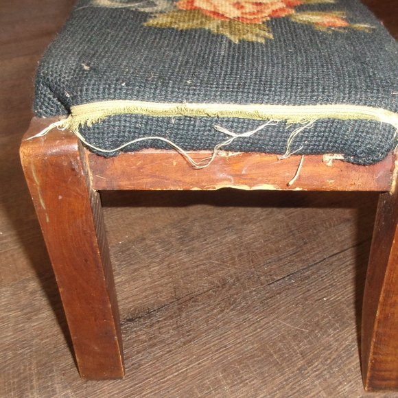 Vintage hand embroidered wood footstool - Picture 2 of 6